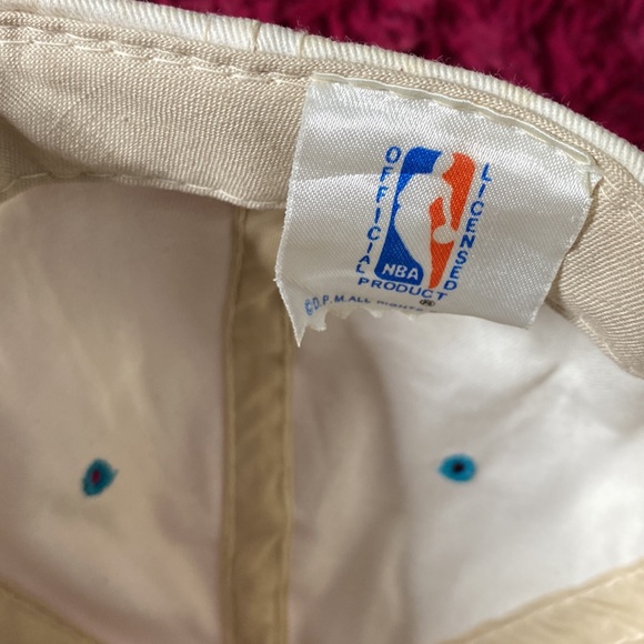 Vintage Charlotte Hornets basketball hat - Picture 12 of 15